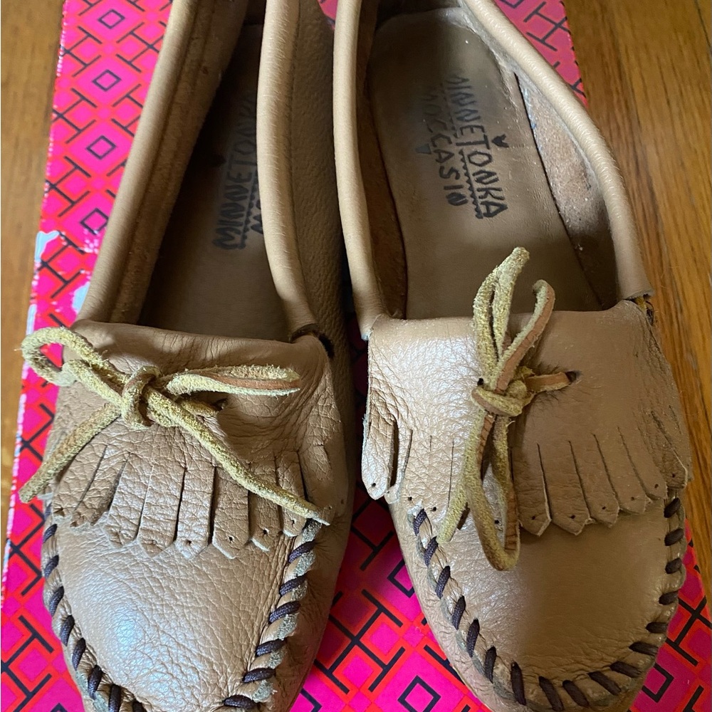 MINNETONKA Tan Leather Moccasins -8.5M